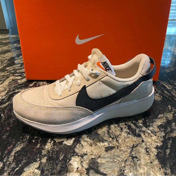Women’s Nike Waffle Debut Sneakers. Size 7.5 - Picture 7 of 10
